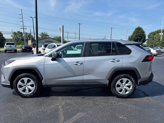Used 2022 Toyota RAV4 LE AWD/4WD image 6