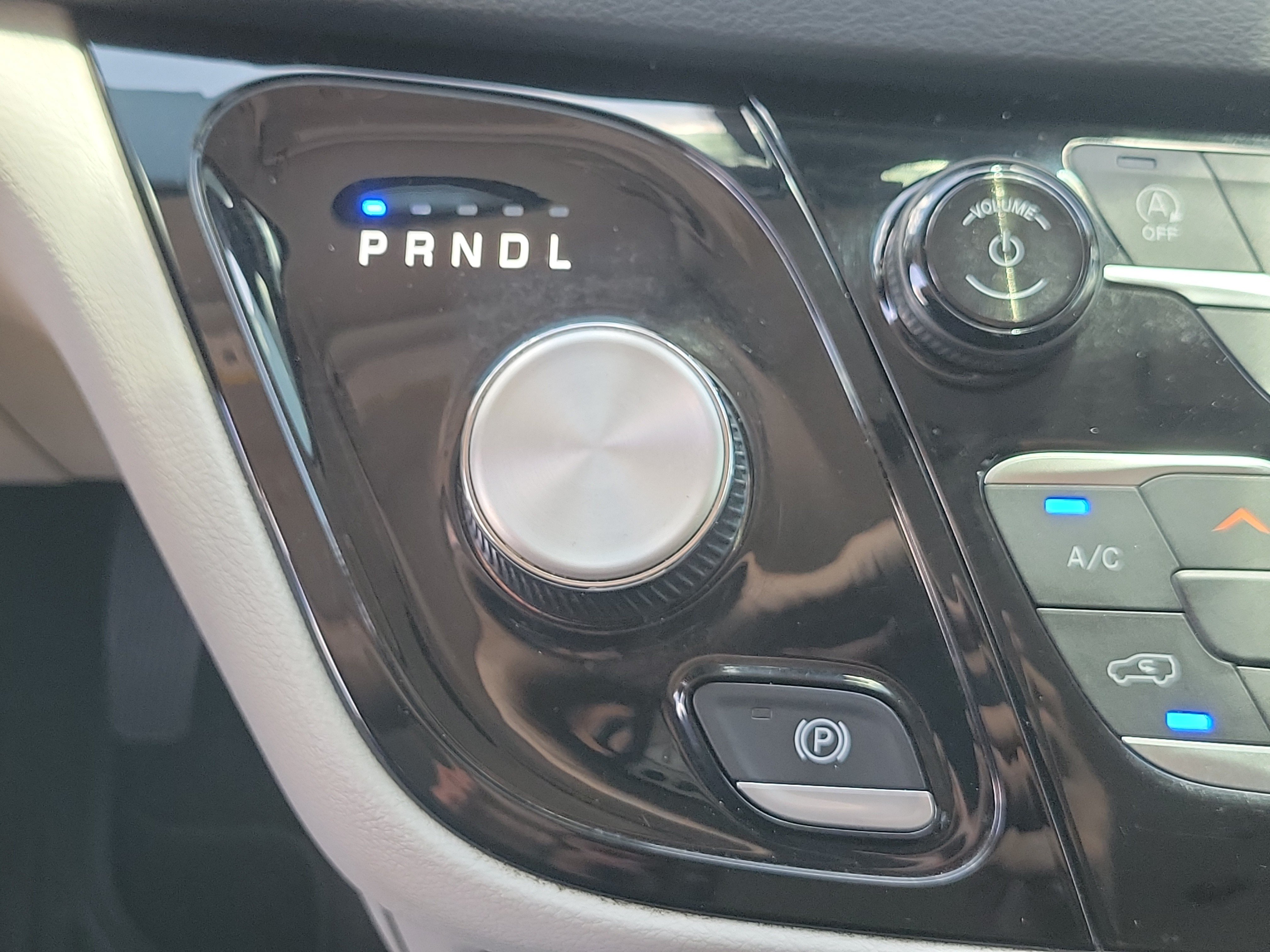 Used 2023 Chrysler Pacifica Touring-L FWD image 29