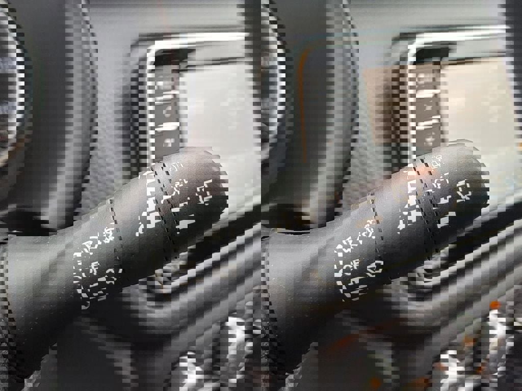 Used 2024 Nissan Kicks S FWD image 15