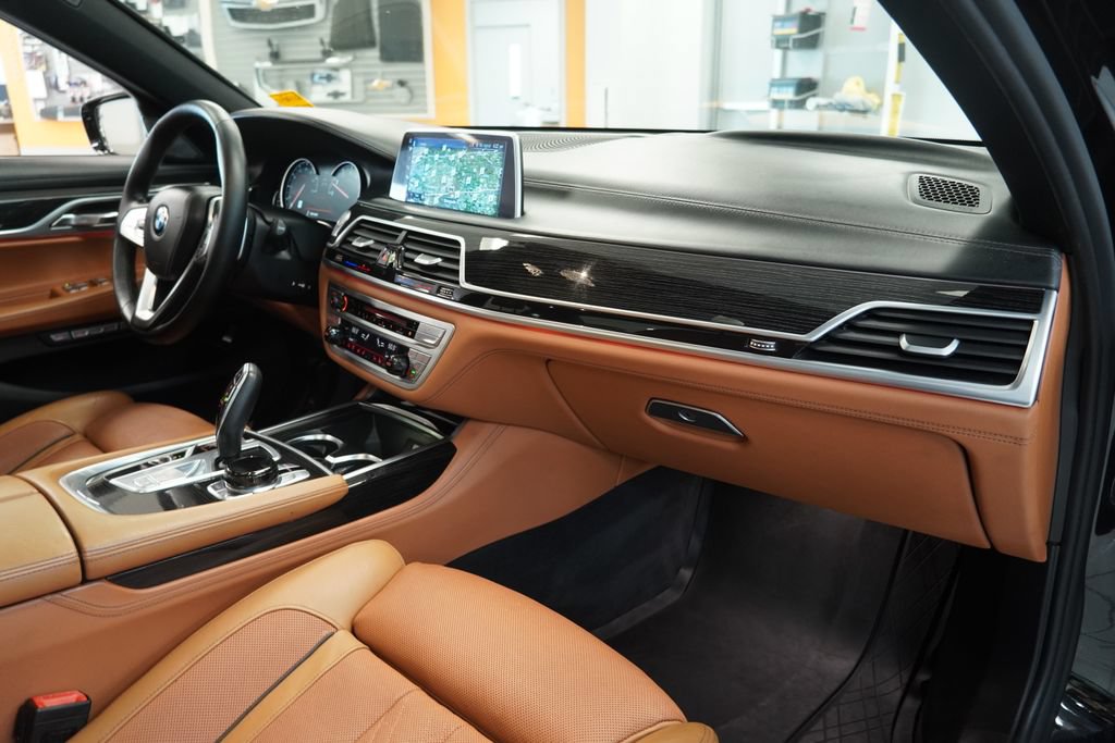 Used 2017 BMW 740i xDrive AWD/4WD image 36