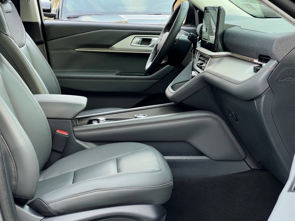 New 2026 Ford Explorer Active w/ Active Comfort Package AWD/4WD image 8