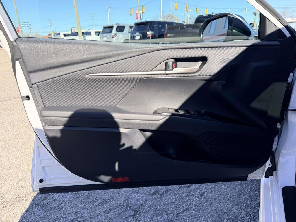 Certified 2025 Toyota Camry SE w/ Convenience Package image 17