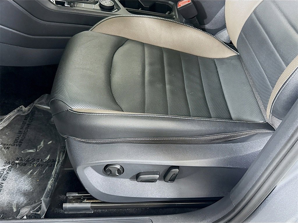 Used 2022 Volkswagen Taos SEL image 19