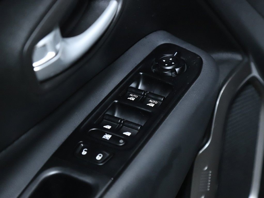 Used 2023 Jeep Renegade Latitude w/ Premium Group image 16