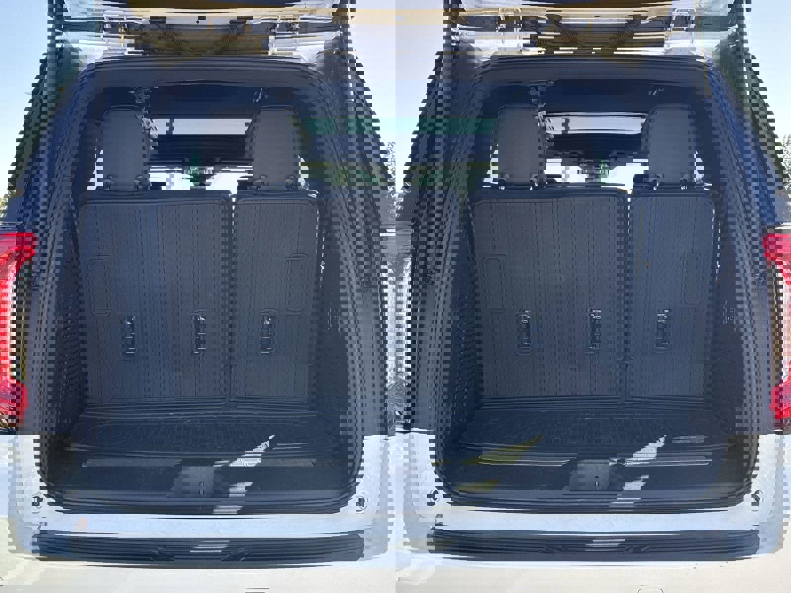 Used 2023 GMC Yukon Denali w/ Denali Reserve Package image 34