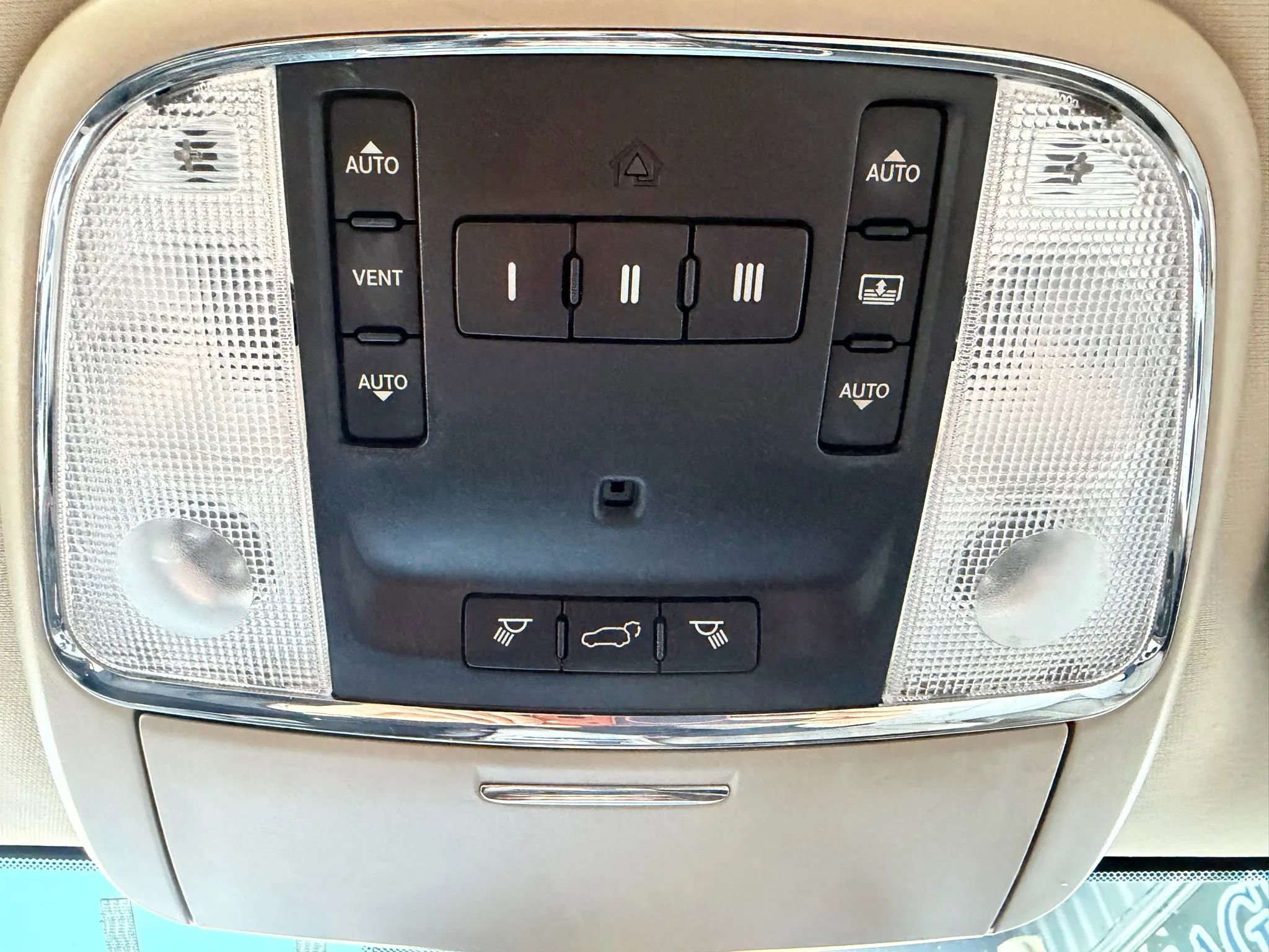 Used 2015 Jeep Grand Cherokee Limited w/ Luxury Group II image 24