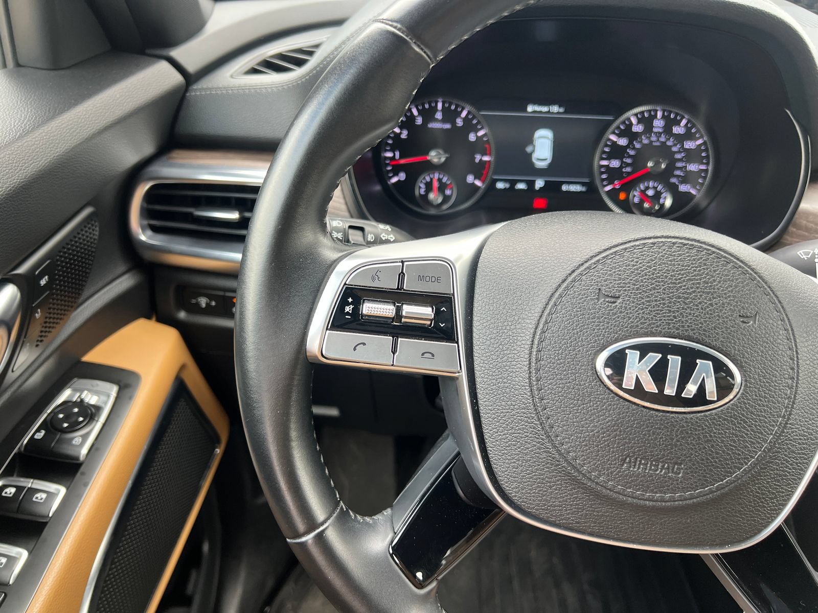 Used 2021 Kia Telluride SX w/ Towing Package FWD image 23