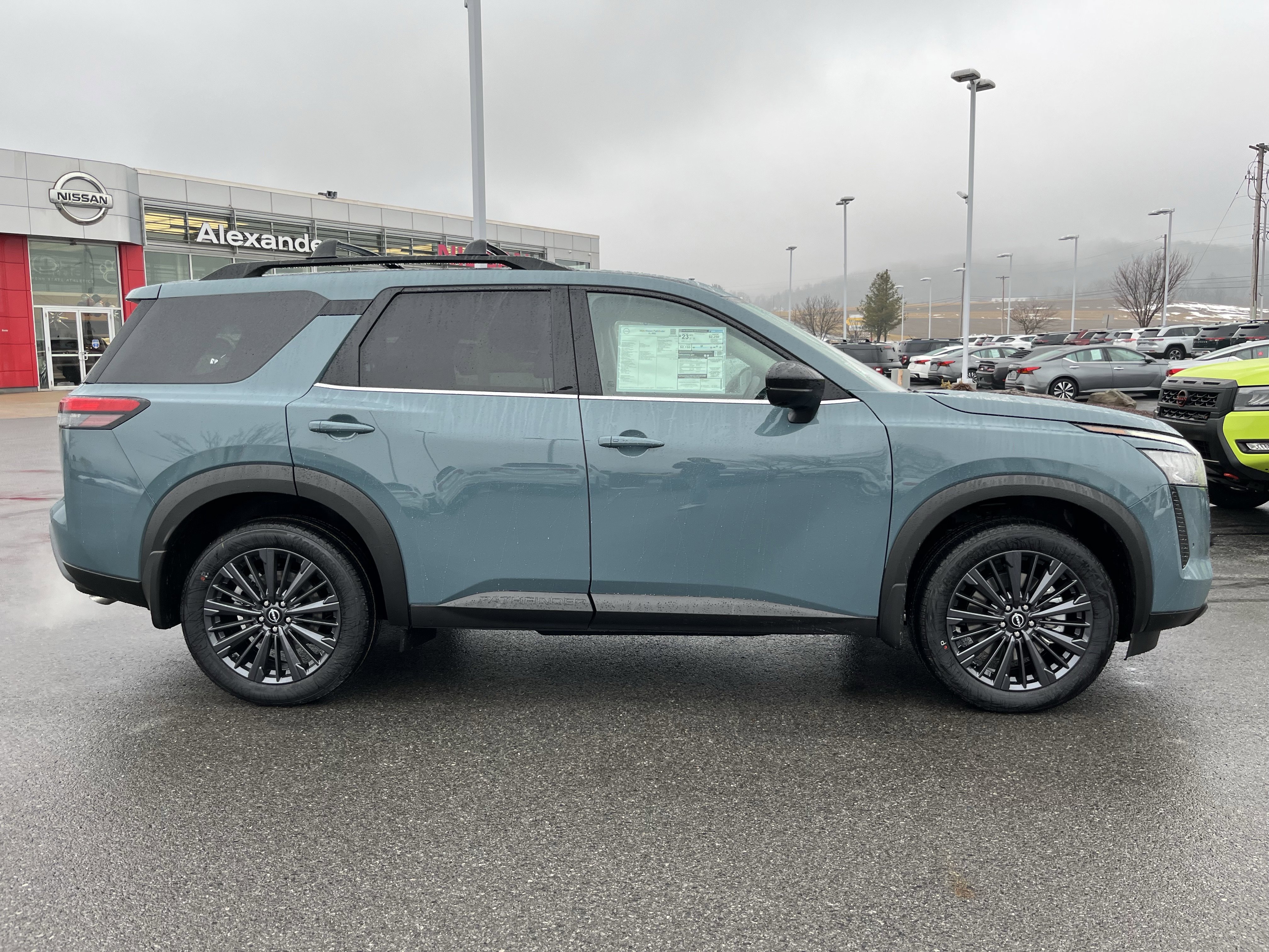 New 2026 Nissan Pathfinder SL w/ SL Premium Package image 2