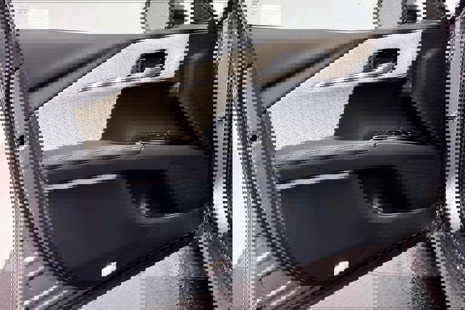 Used 2025 Toyota Camry XLE image 25