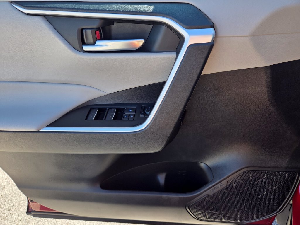 Used 2025 Toyota RAV4 XLE w/ Convenience Package FWD image 22