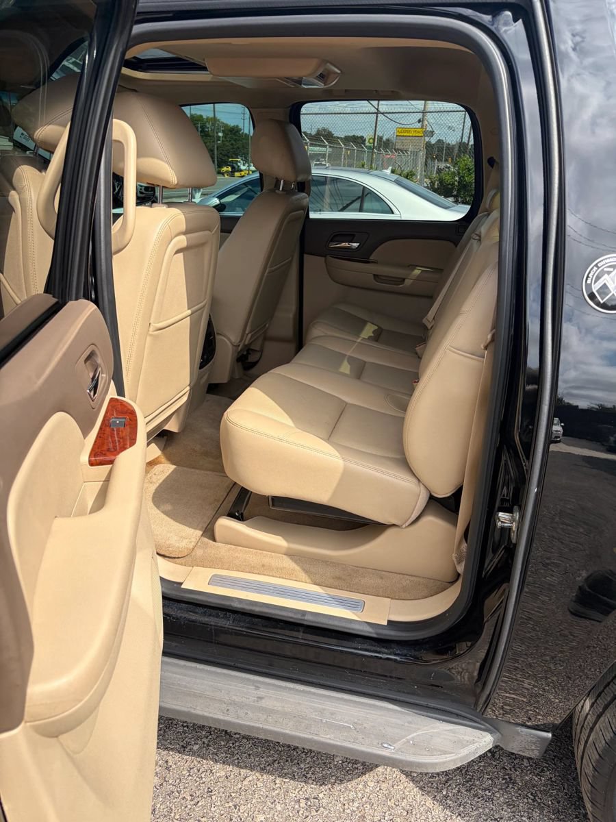 Used 2013 Chevrolet Avalanche LTZ RWD image 10