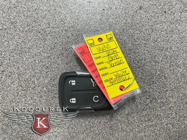 Used 2024 GMC Terrain SLT image 25