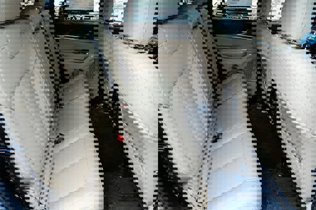 New 2025 Jeep Grand Cherokee Limited w/ Luxury Tech Group II image 18