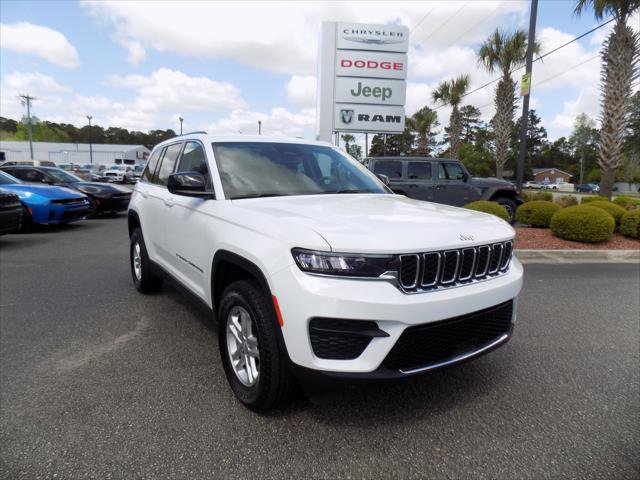 Certified 2023 Jeep Grand Cherokee Laredo image 1