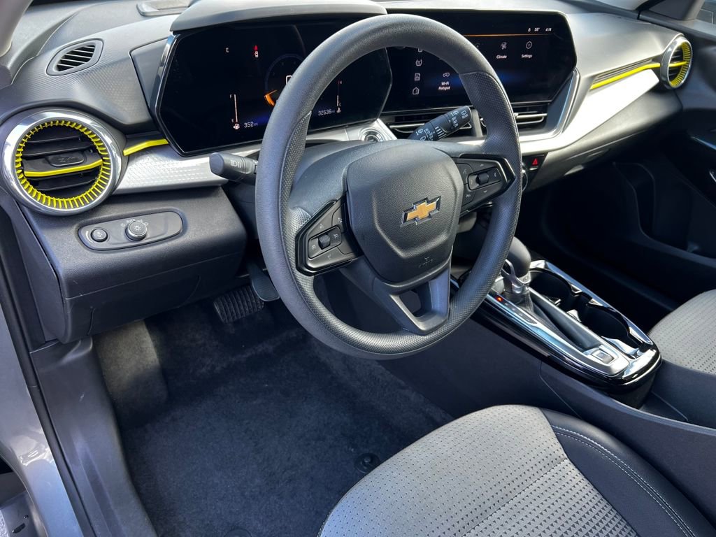 Used 2025 Chevrolet Trax LT image 15