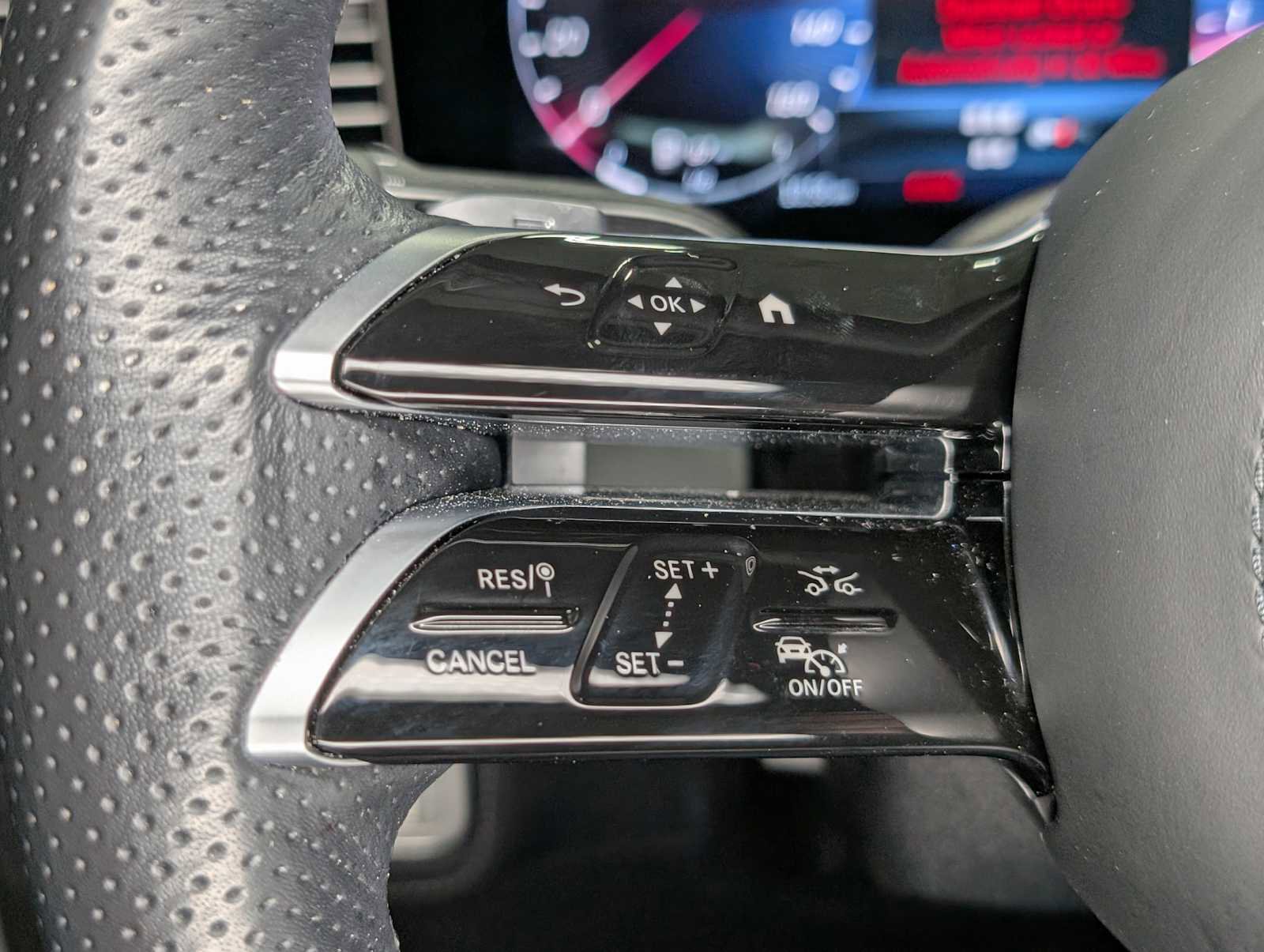 Certified 2025 Mercedes-Benz GLS 450 4MATIC image 36