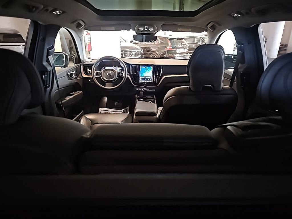 Certified 2023 Volvo XC60 B5 Plus w/ Protection Package Premier AWD/4WD image 27