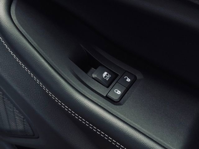 Used 2023 Jeep Grand Cherokee Altitude AWD/4WD image 15