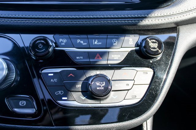 Used 2023 Chrysler Pacifica Limited w/ S Appearance Package image 23