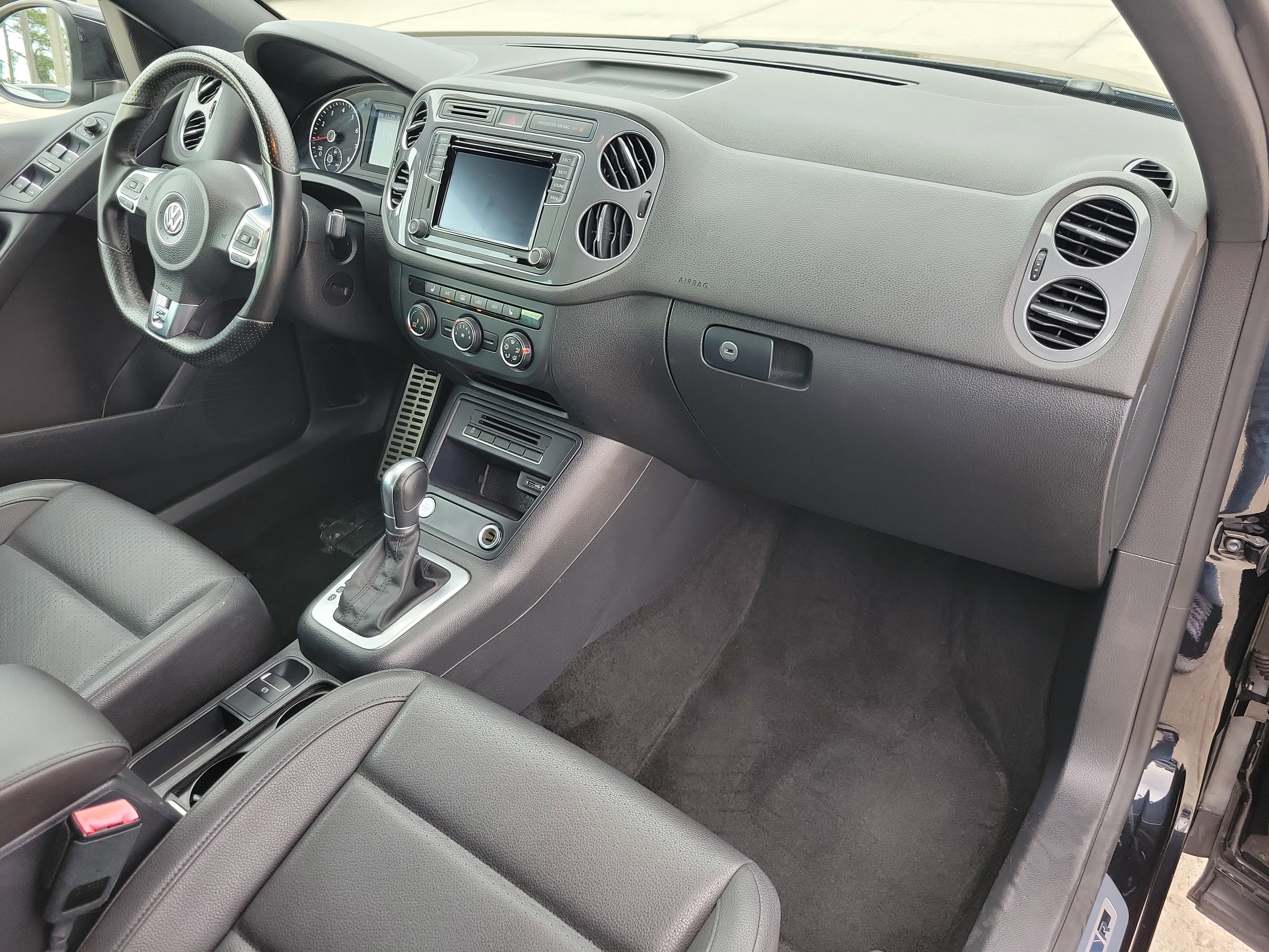 Used 2016 Volkswagen Tiguan R-Line image 11