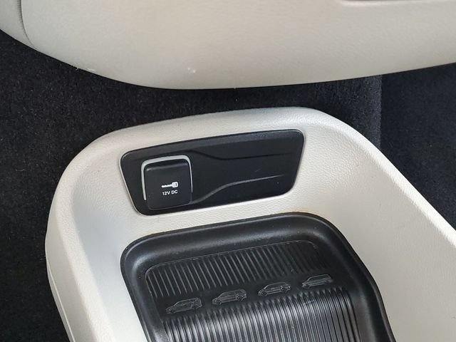Used 2023 Chrysler Pacifica Touring-L FWD image 23