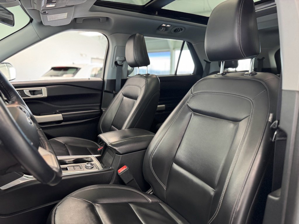 Used 2021 Ford Explorer XLT w/ Equipment Group 202A image 12