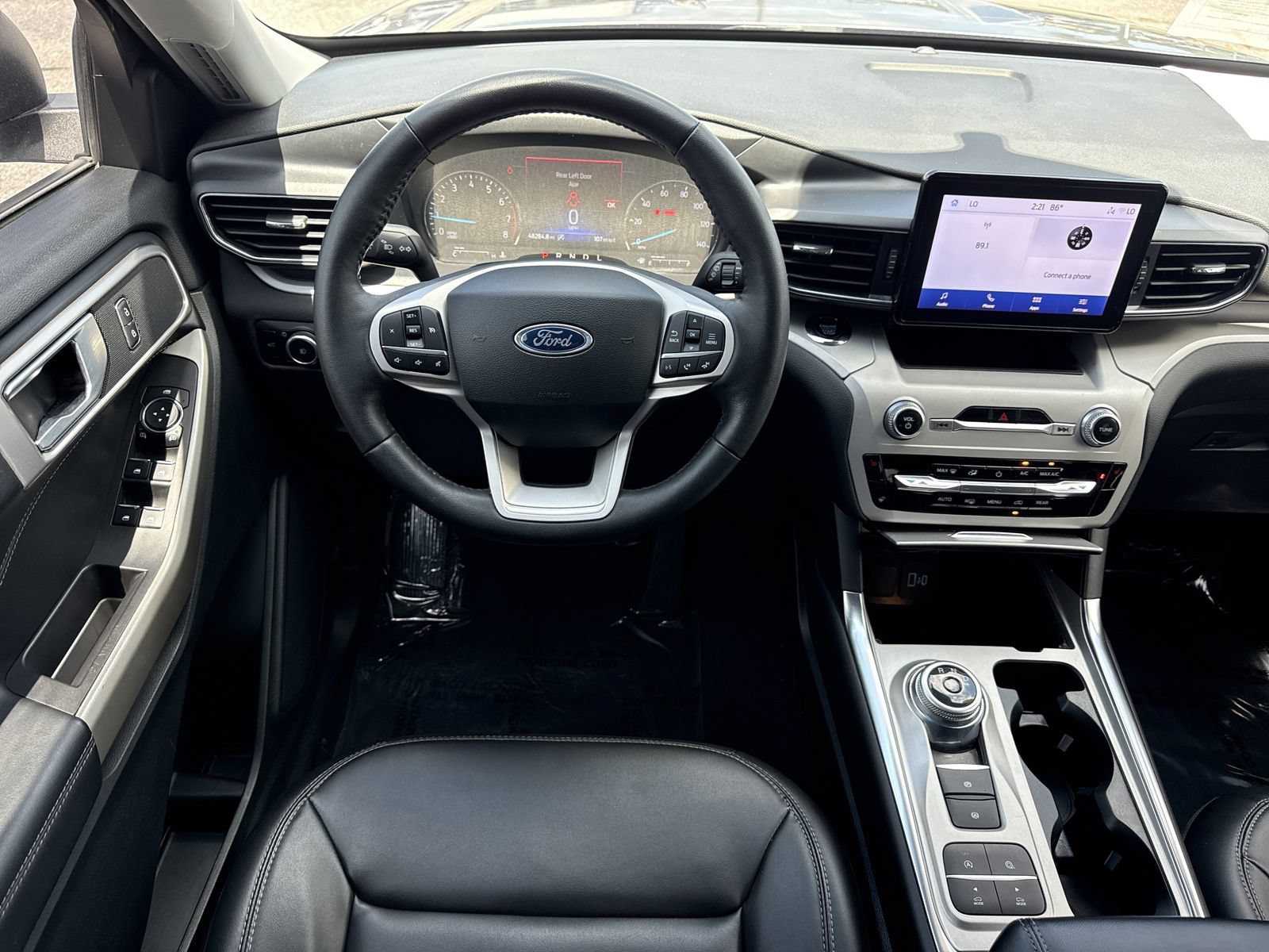 Used 2024 Ford Explorer XLT w/ Equipment Group 202A RWD image 14