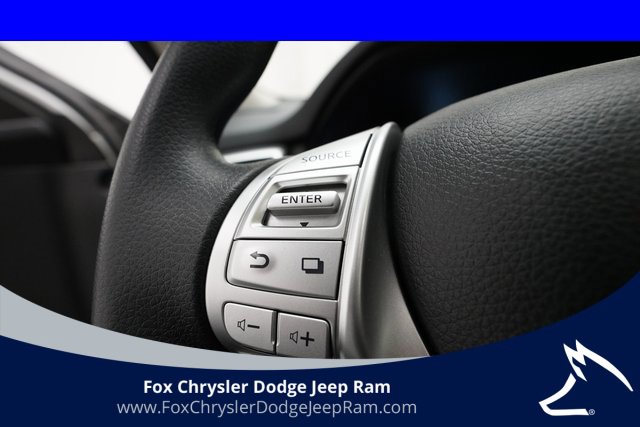 Used 2016 Nissan Rogue SV image 17