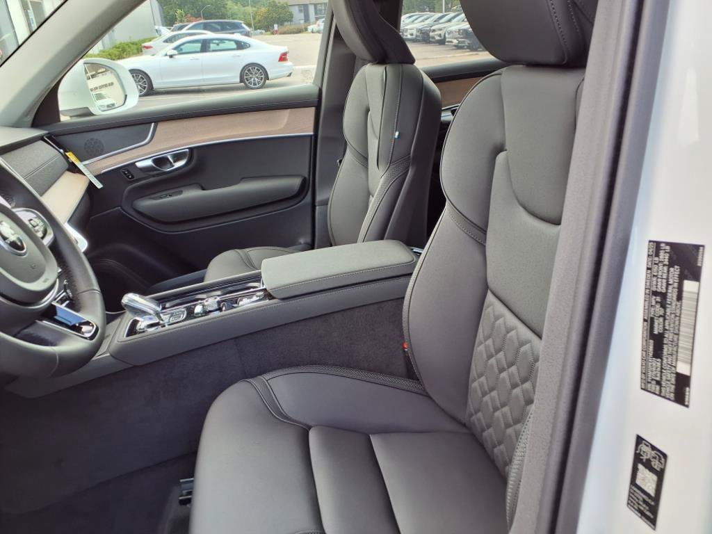 New 2026 Volvo XC90 B5 Plus w/ Protection Package Premier AWD/4WD image 16