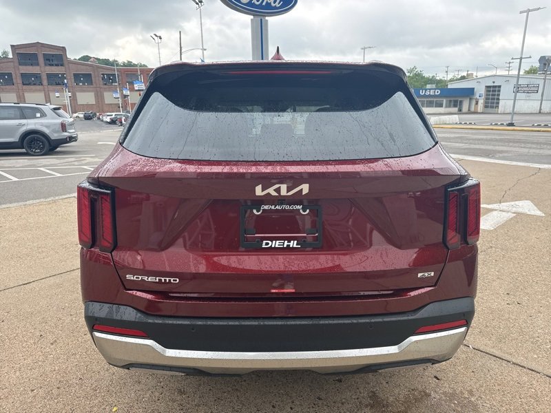 Used 2025 Kia Sorento S image 6