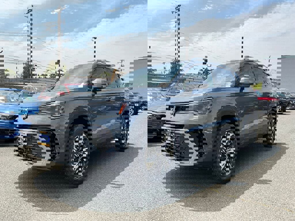 New 2025 Volkswagen Taos SE image 3