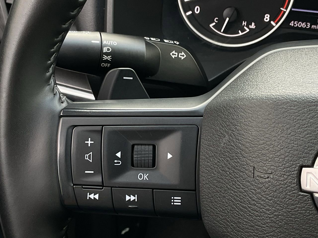 Used 2025 Nissan Rogue SV image 23