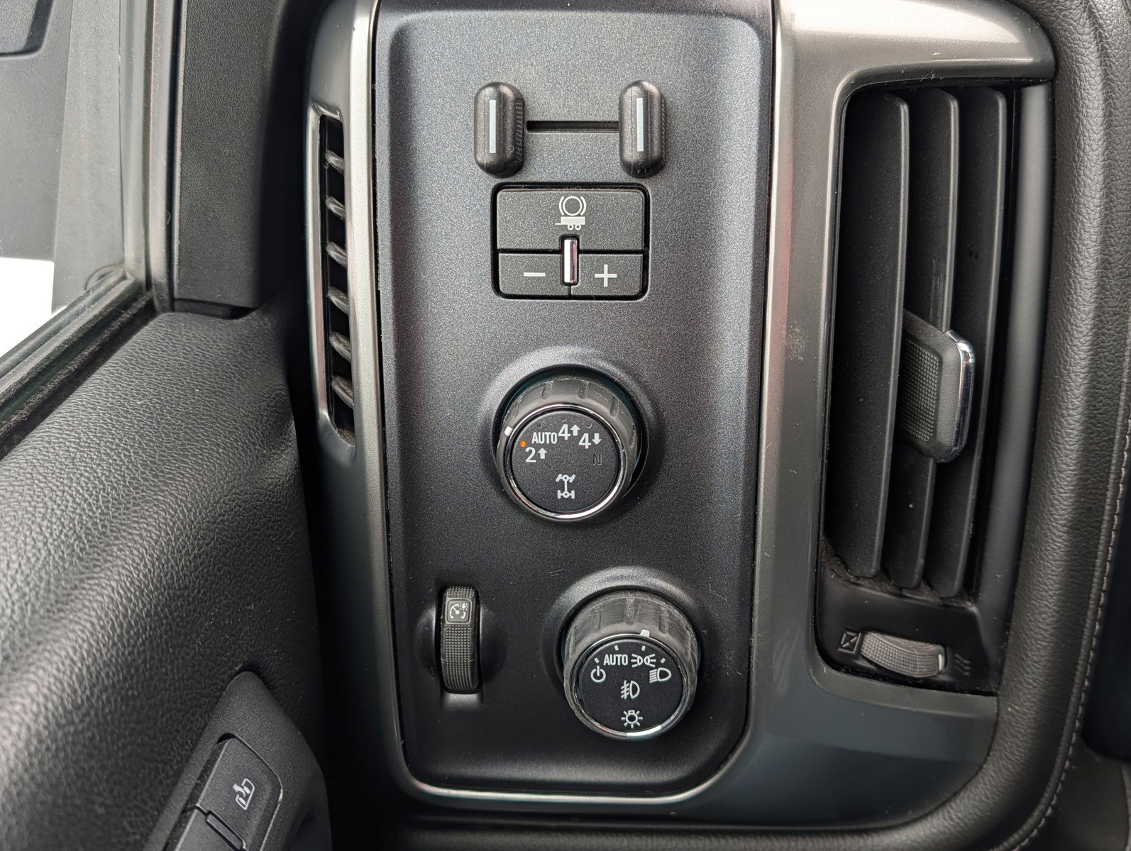 Used 2018 Chevrolet Silverado 1500 LTZ w/ Sport Package image 23