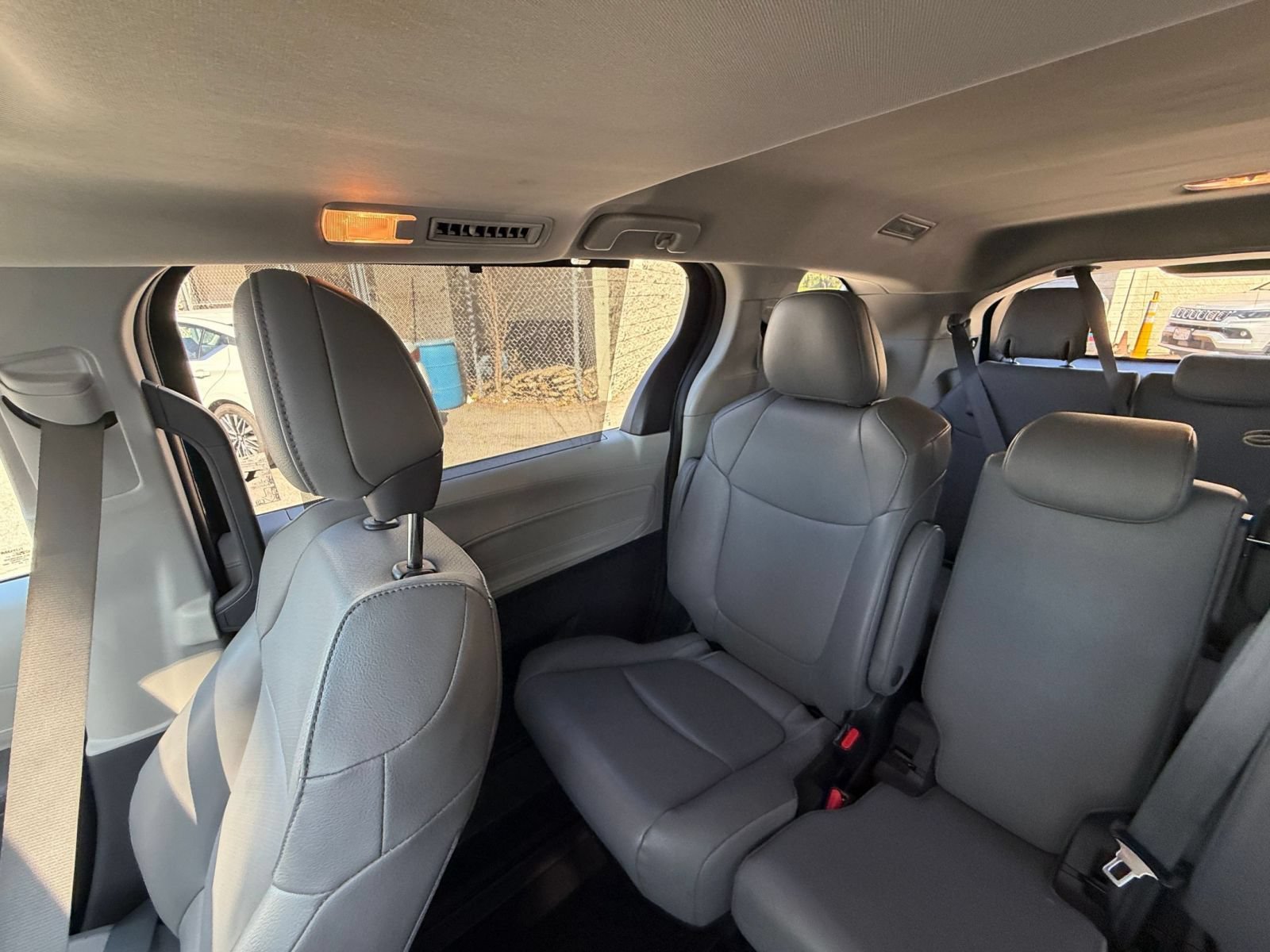Used 2024 Toyota Sienna XLE FWD image 41