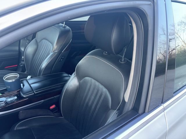 Used 2019 Genesis G90 3.3T Premium image 11