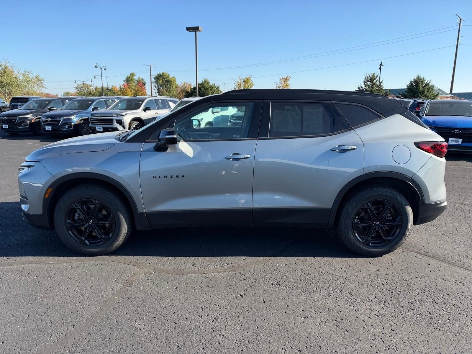 Used 2024 Chevrolet Blazer LT w/ Sound & Technology Package AWD/4WD image 2