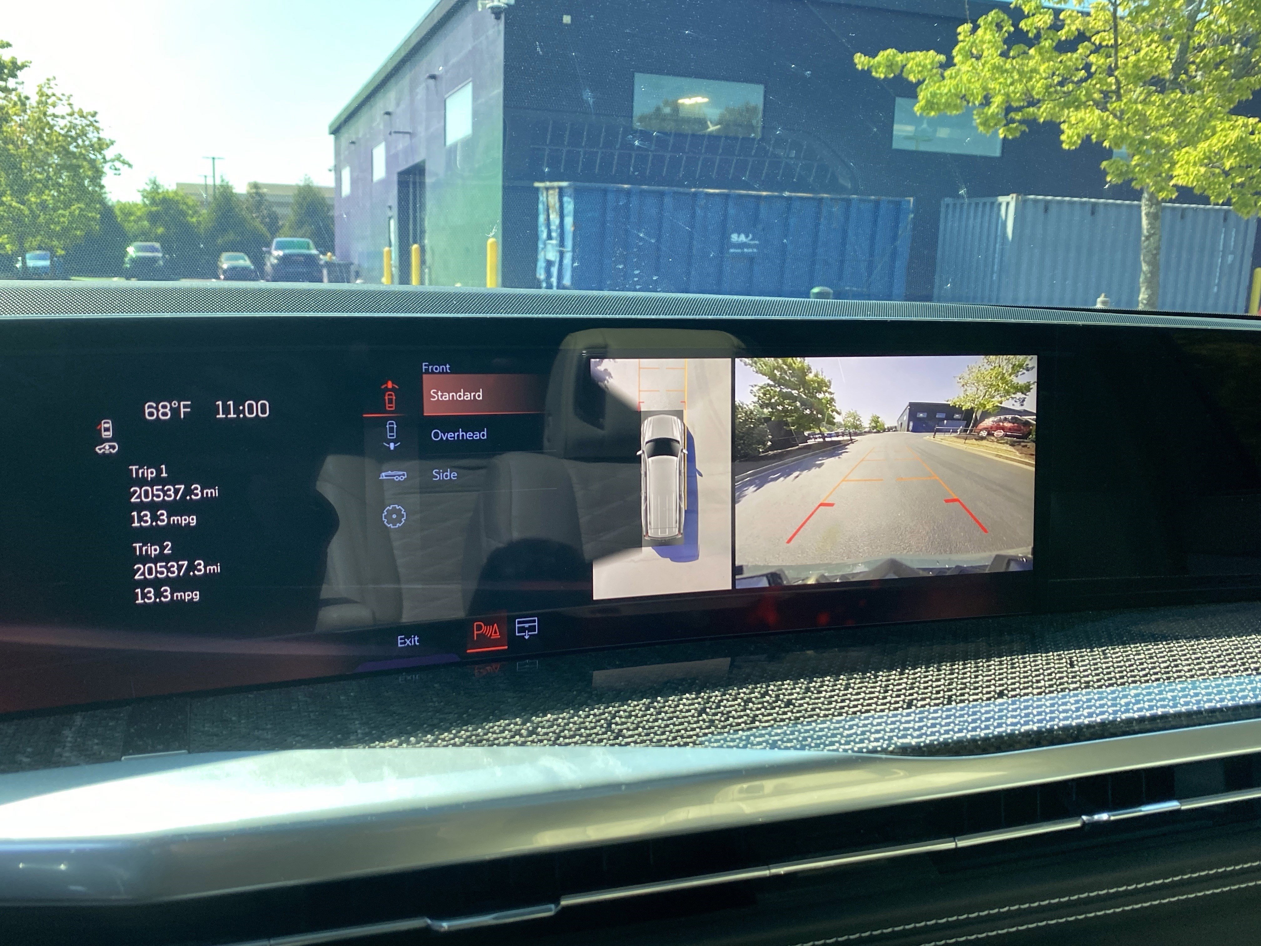 Used 2025 Cadillac Escalade ESV V AWD/4WD image 23