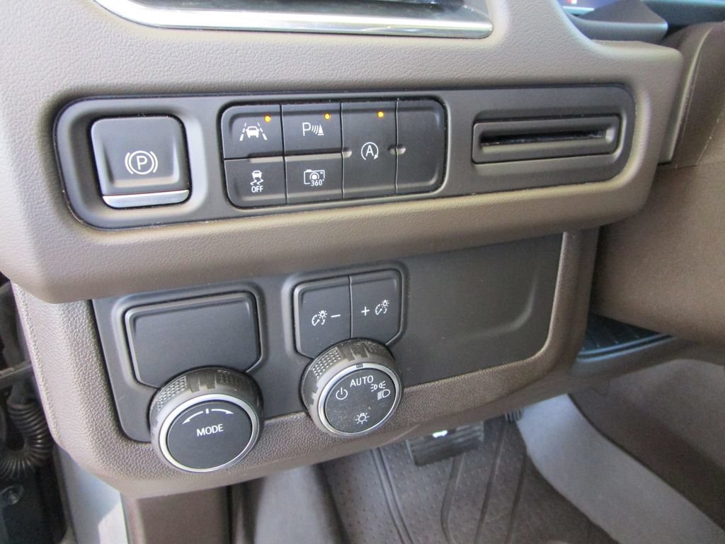 Used 2023 Chevrolet Tahoe LT w/ Luxury Package RWD image 32
