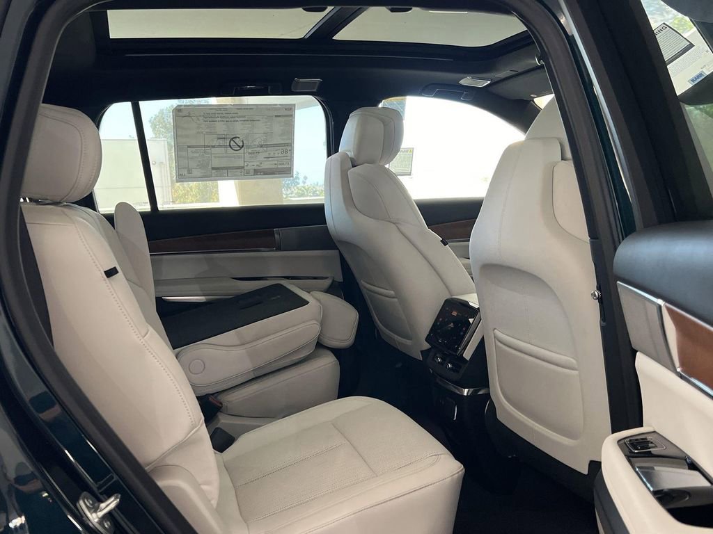 New 2026 Cadillac Vistiq Luxury image 34