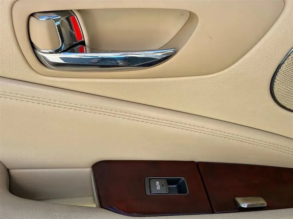Used 2009 Lexus LS 460 w/ Comfort Pkg RWD image 36
