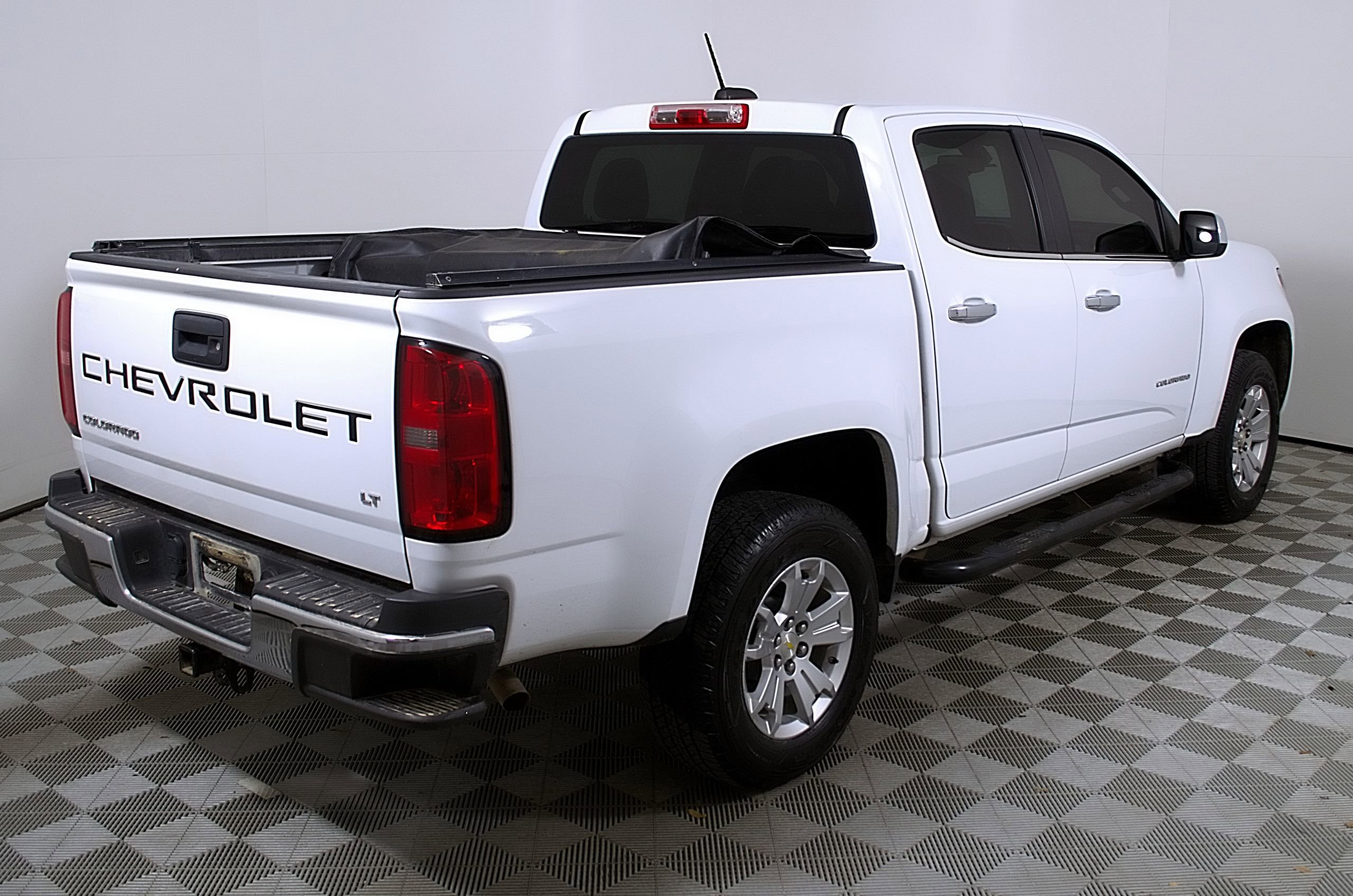 Used 2022 Chevrolet Colorado LT w/ Chrome Appearance Package image 8