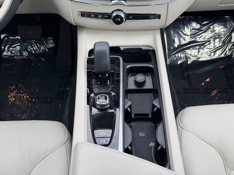 Certified 2024 Volvo XC60 B5 Plus w/ Protection Package Premier AWD/4WD image 15