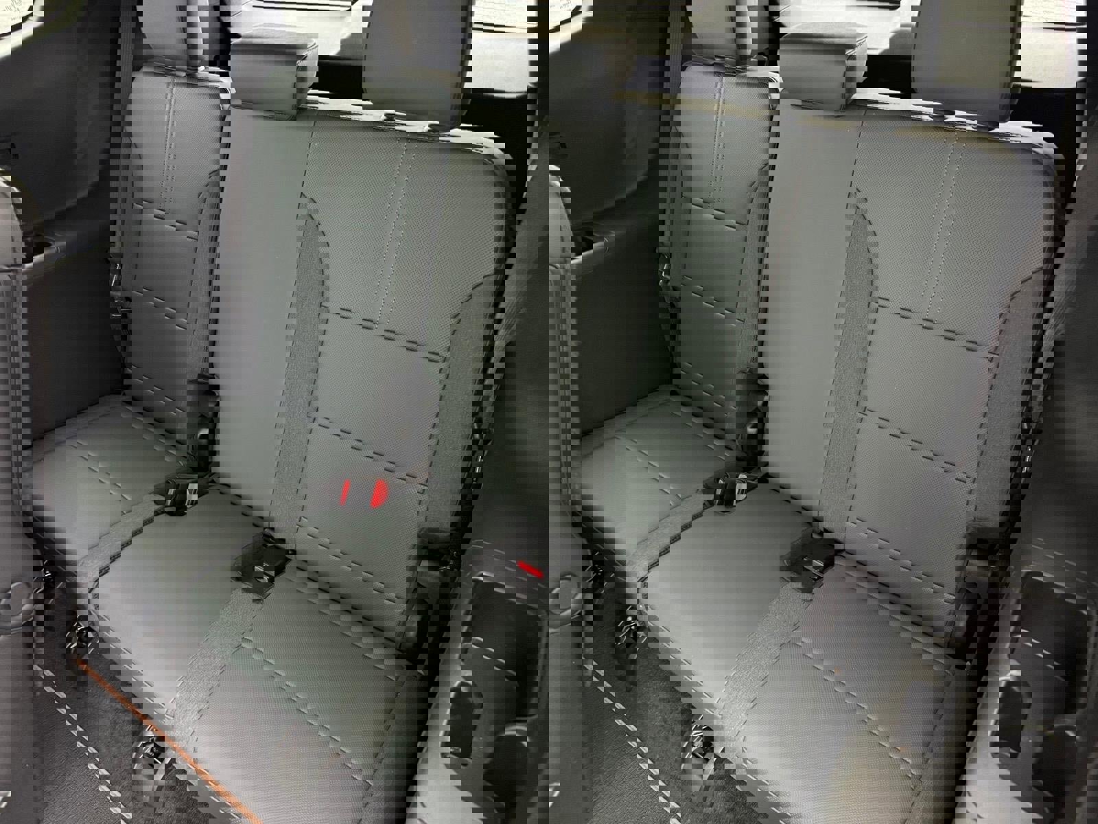 Used 2025 GMC Acadia AT4 w/ Super Cruise Package image 8