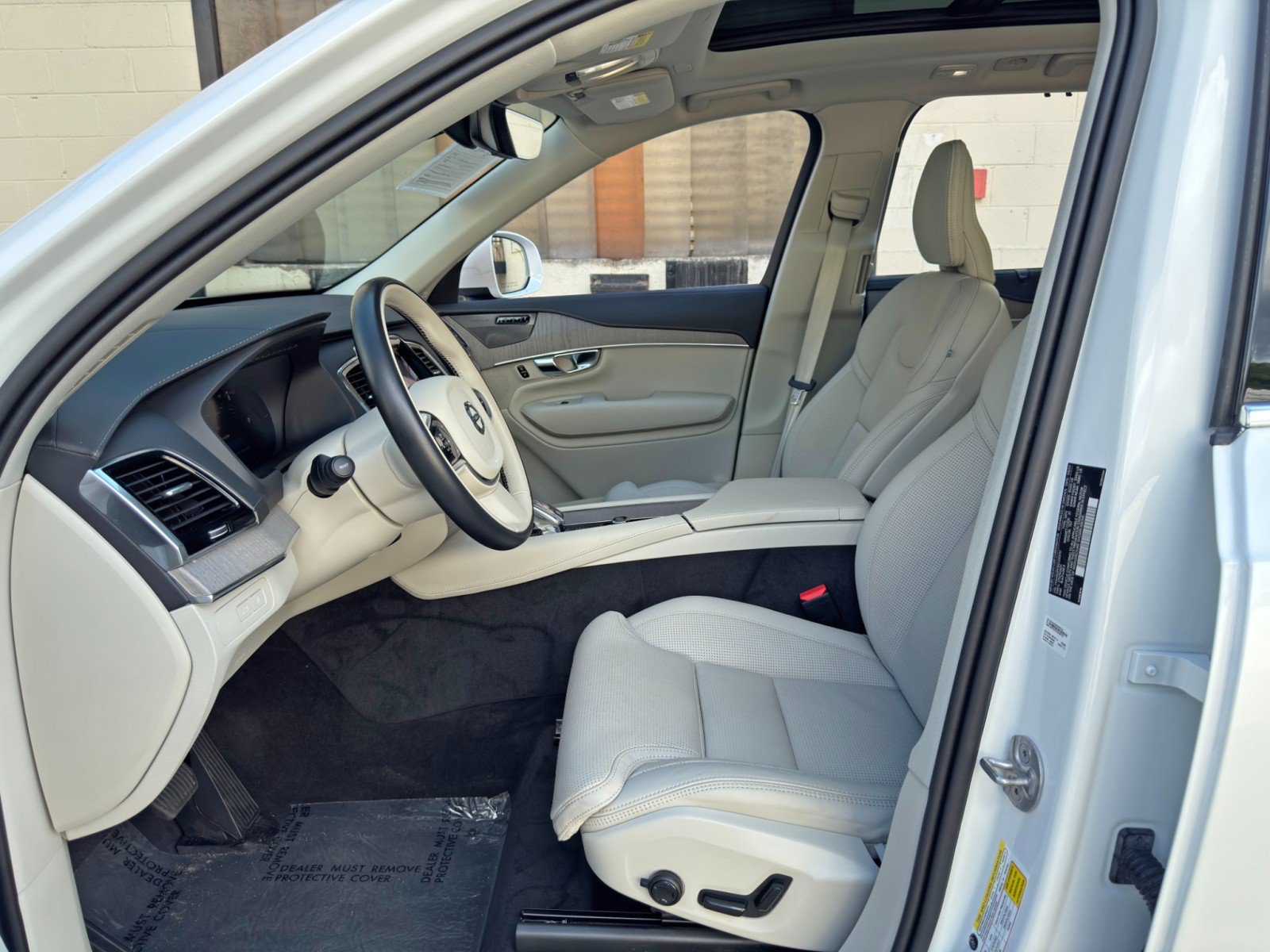 Used 2025 Volvo XC90 T8 Ultra w/ Protection Package Premier AWD/4WD image 16