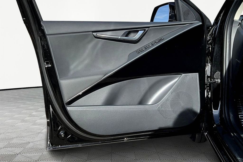 Used 2024 Kia Niro EX Touring image 18