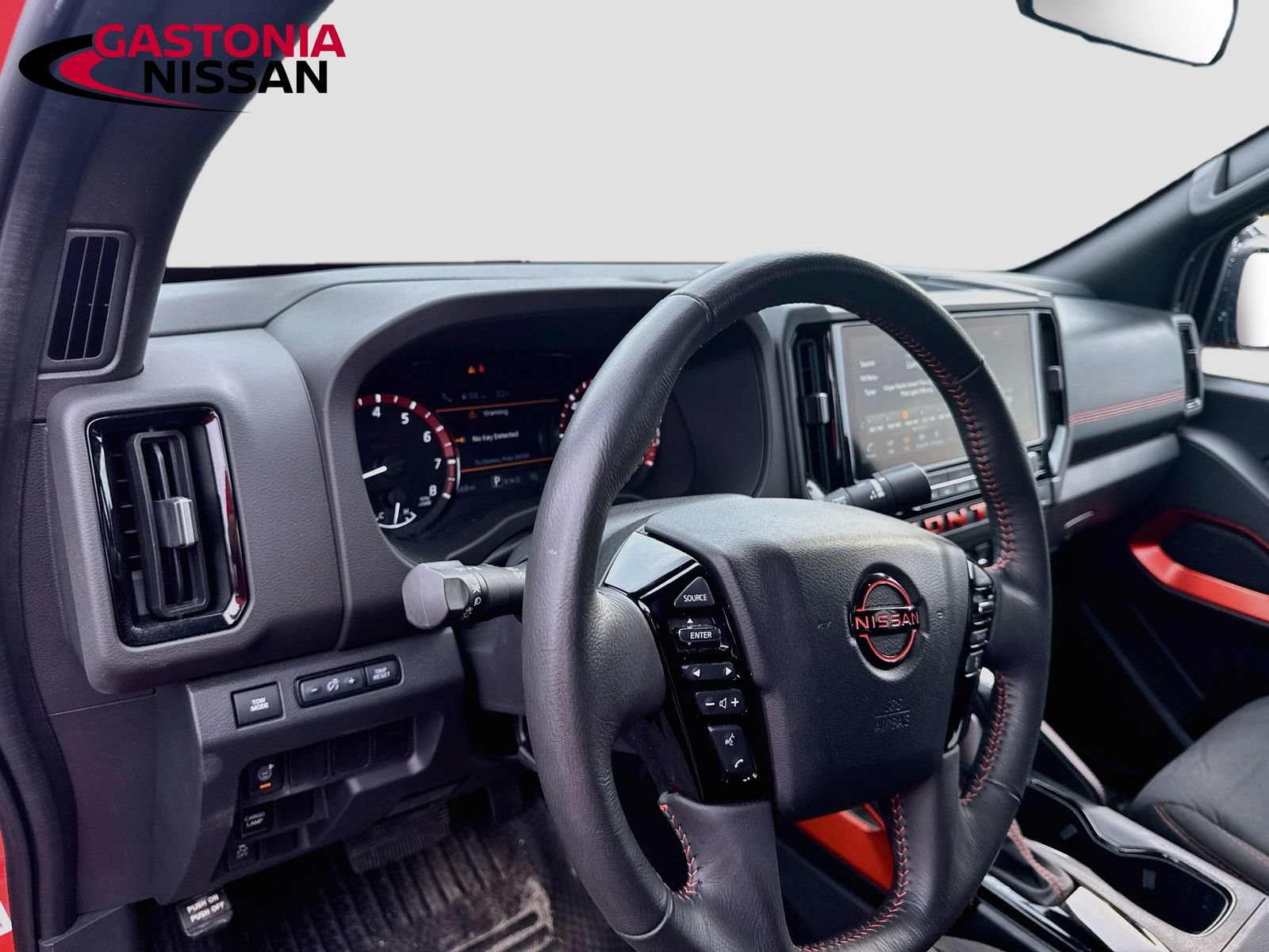 Used 2025 Nissan Frontier Pro-X RWD image 11