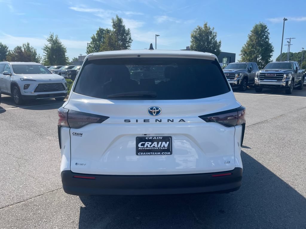 Used 2025 Toyota Sienna LE FWD image 6