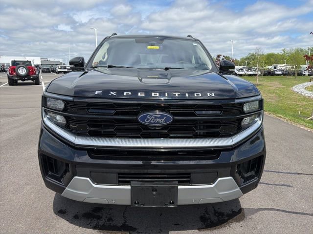 Used 2025 Ford Expedition Platinum AWD/4WD image 3