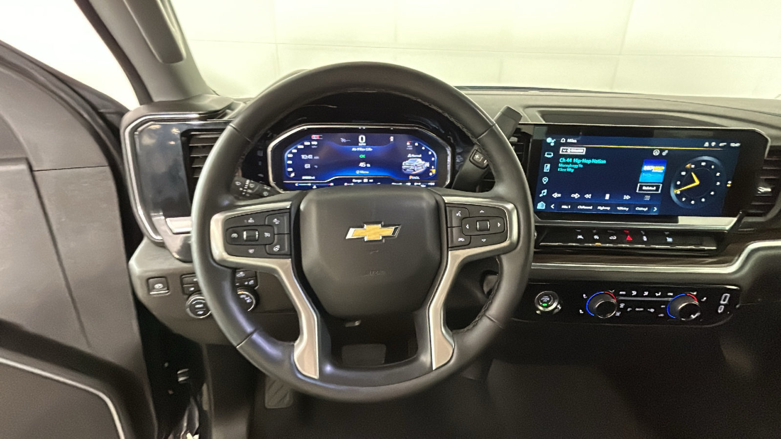 Used 2024 Chevrolet Silverado 1500 LT AWD/4WD image 18