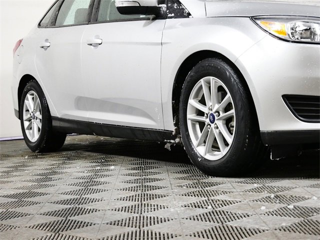 Used 2016 Ford Focus SE w/ SE Power Seat Package image 2